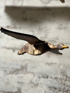 Дерев'яна пташка Качка в польоті  рухомий підвіс-антистрес
